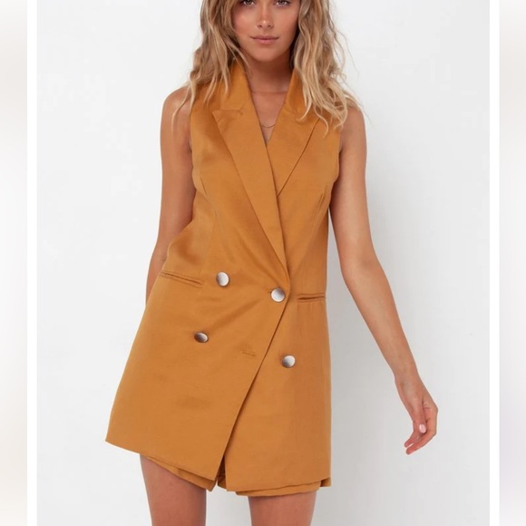 Charlotte Vest | Camel | Medium | New with Tags
Designer: Madison the Label - Picture 5 of 7